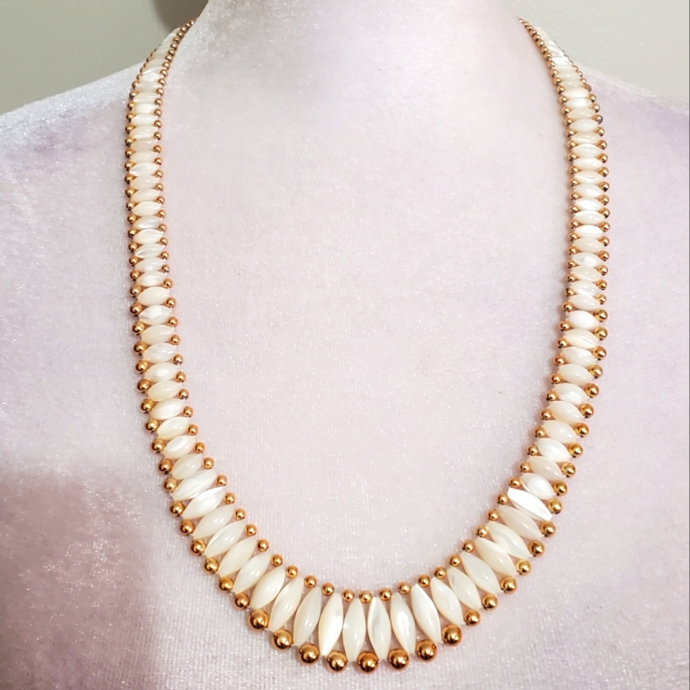 Vintage opalescent glass beaded unique gold tone beaded graduated necklace